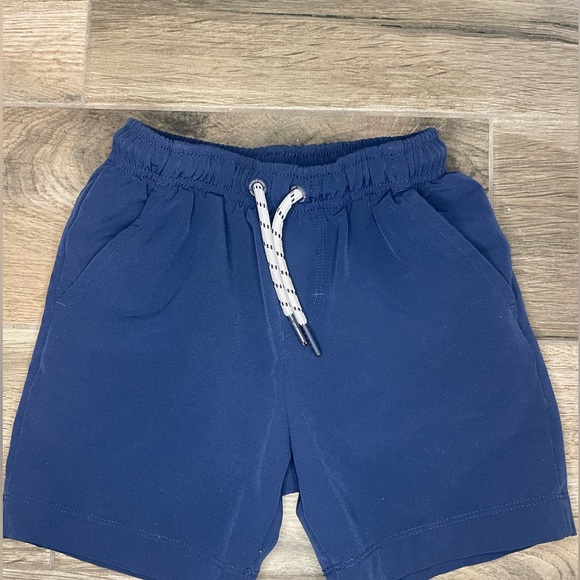 Vineyard Vines Other - Boys pull on vineyard vines performance shorts
